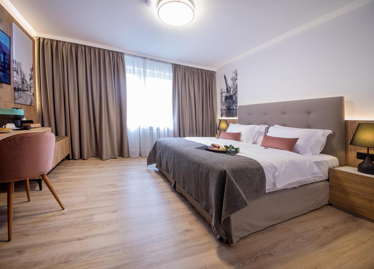 Gaestehaus Zum Roten Hahn 鲁纳 外观 照片